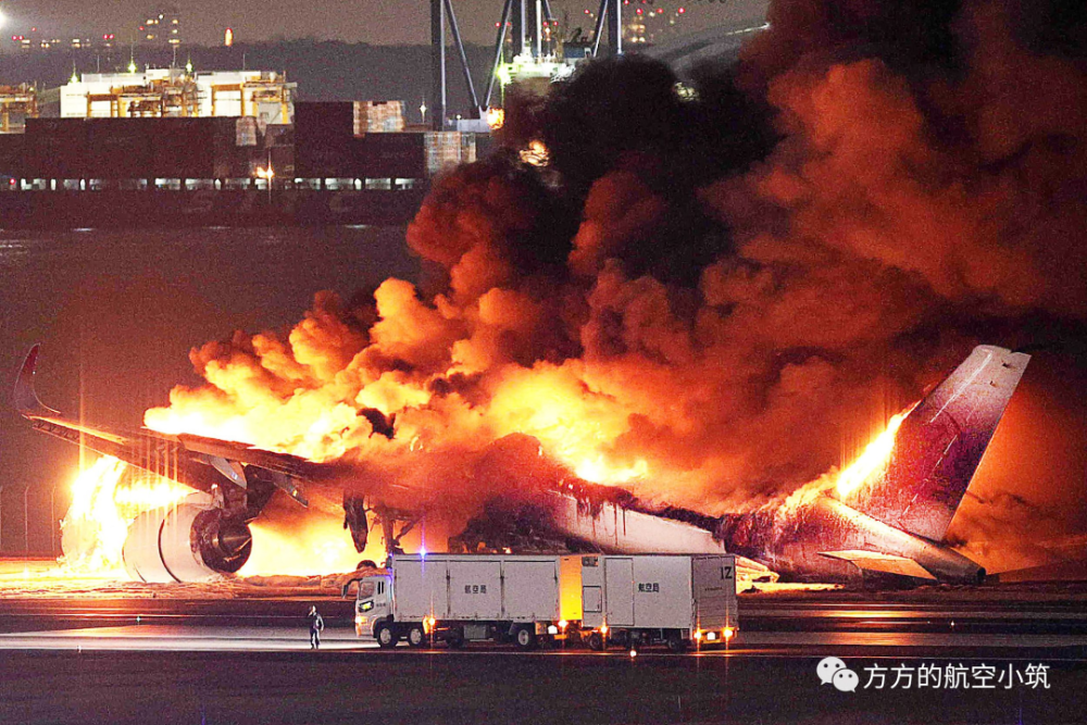 關(guān)于韓國客機沖撞起火的事件，我并未了解到具體信息。，如果您能提供更多關(guān)于這一事件的信息或上下文，我可以嘗試幫助您找到相關(guān)的視頻或了解事件的詳細情況。同時，建議您通過官方渠道或可靠的新聞來源獲取最新的信息。對于涉及航空安全的事件，了解官方調(diào)查和公布的結(jié)果非常重要。